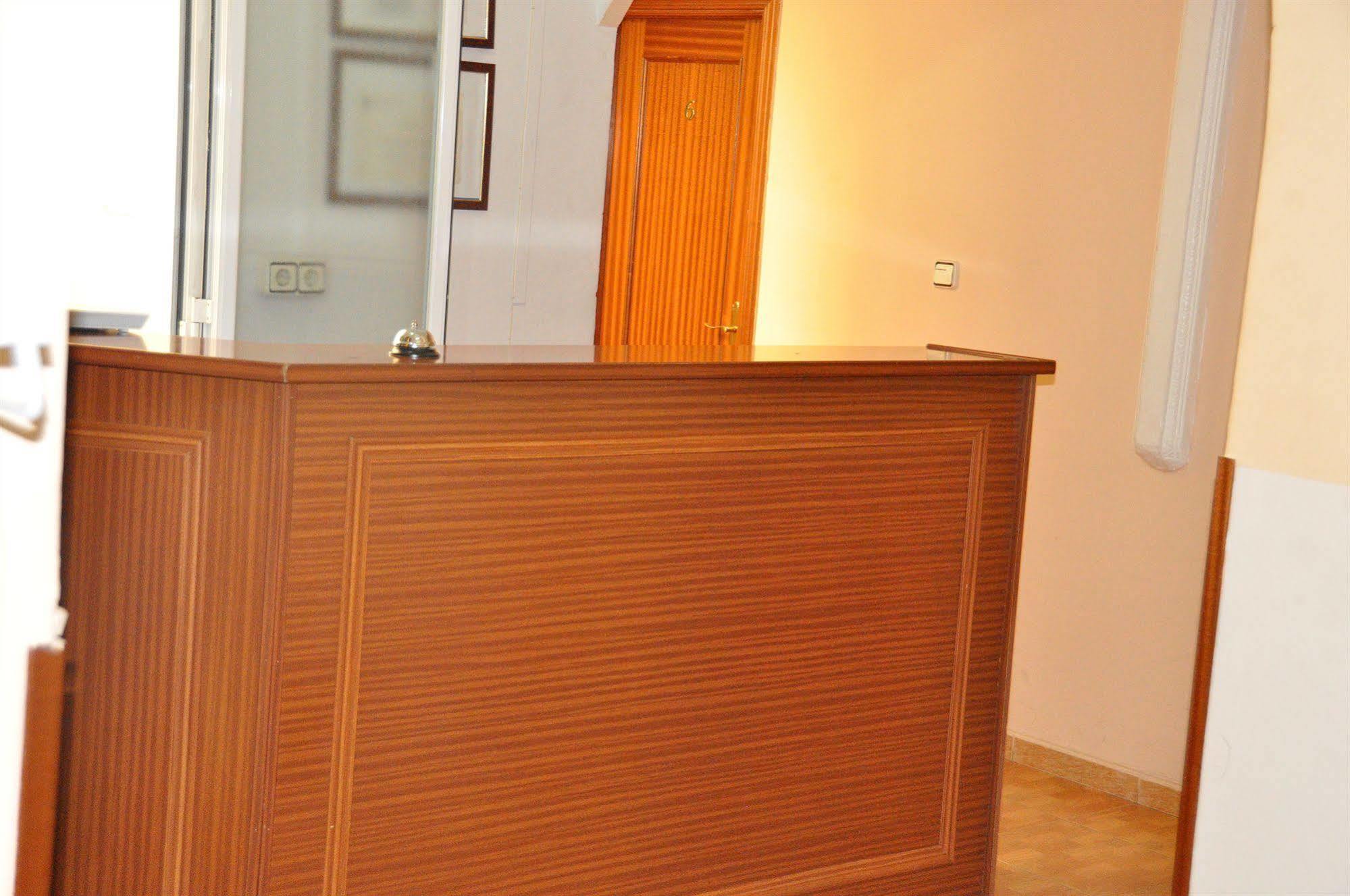 Hostal Miami Madrid Exterior photo